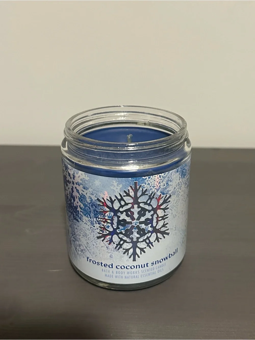 ❄️ Bath & Body Works Frosted Coconut Snowball Single-Wick Candle - Picture 2 of 2